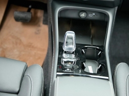 Volvo XC40 Plus B5 AWD 2026