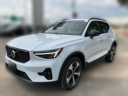 Volvo XC40 Plus B5 AWD 2026