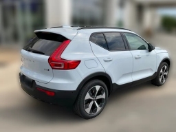 Volvo XC40 Plus B5 AWD 2026