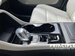 Volvo XC40 Plus B5 AWD 2026