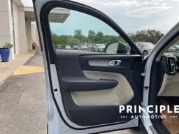 Volvo XC40 Plus B5 AWD 2026