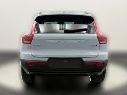 Volvo XC40 Plus B5 AWD 2026