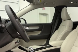 Volvo XC40 Plus B5 AWD 2026