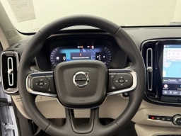 Volvo XC40 Plus B5 AWD 2026