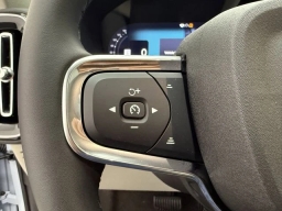 Volvo XC40 Plus B5 AWD 2026