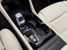 Volvo XC40 Plus B5 AWD 2026