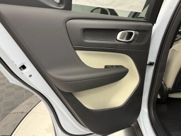 Volvo XC40 Plus B5 AWD 2026