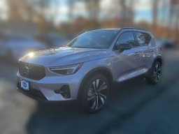 Volvo XC40 Plus B5 AWD 2026