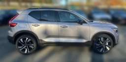 Volvo XC40 Plus B5 AWD 2026