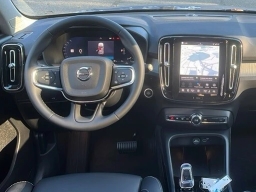 Volvo XC40 Plus B5 AWD 2026