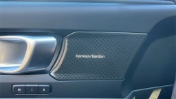 Volvo XC40 Plus B5 AWD 2026