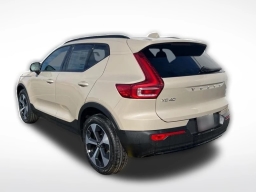 Volvo XC40 Plus B5 AWD 2026