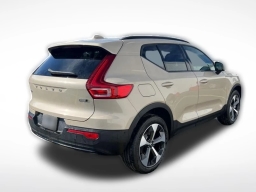 Volvo XC40 Plus B5 AWD 2026