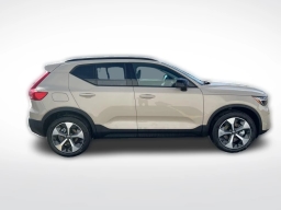 Volvo XC40 Plus B5 AWD 2026
