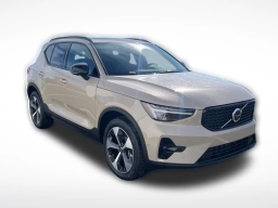 Volvo XC40 Plus B5 AWD 2026
