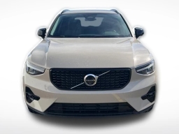 Volvo XC40 Plus B5 AWD 2026