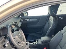 Volvo XC40 Plus B5 AWD 2026