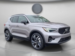 Volvo XC40 Plus B5 AWD 2026
