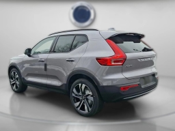 Volvo XC40 Plus B5 AWD 2026