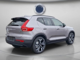 Volvo XC40 Plus B5 AWD 2026