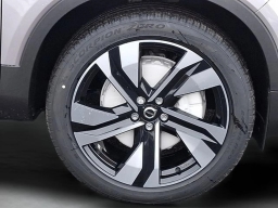 Volvo XC40 Plus B5 AWD 2026