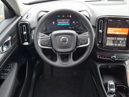 Volvo XC40 Plus B5 AWD 2026