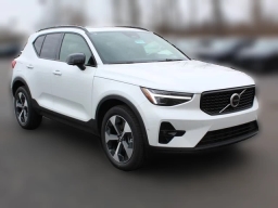 Volvo XC40 Plus B5 AWD 2026