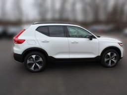 Volvo XC40 Plus B5 AWD 2026