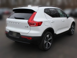 Volvo XC40 Plus B5 AWD 2026