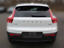 Volvo XC40 Plus B5 AWD 2026