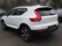 Volvo XC40 Plus B5 AWD 2026