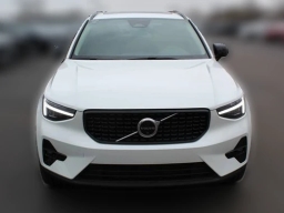 Volvo XC40 Plus B5 AWD 2026