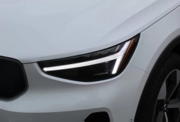 Volvo XC40 Plus B5 AWD 2026