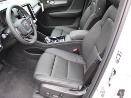 Volvo XC40 Plus B5 AWD 2026