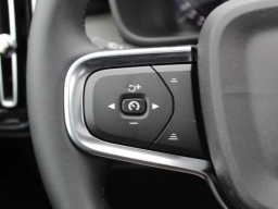 Volvo XC40 Plus B5 AWD 2026