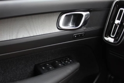 Volvo XC40 Plus B5 AWD 2026