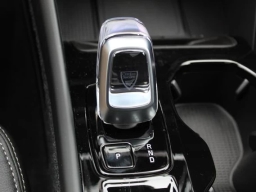 Volvo XC40 Plus B5 AWD 2026