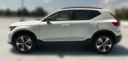 Volvo XC40 Plus B5 AWD 2026