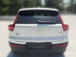 Volvo XC40 Plus B5 AWD 2026