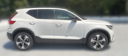 Volvo XC40 Plus B5 AWD 2026