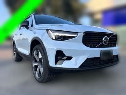 Volvo XC40 Plus B5 AWD 2026