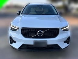 Volvo XC40 Plus B5 AWD 2026