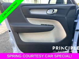 Volvo XC40 Plus B5 AWD 2026