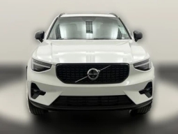 Volvo XC40 Plus B5 AWD 2026