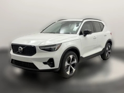 Volvo XC40 Plus B5 AWD 2026