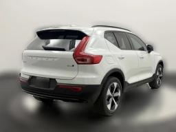 Volvo XC40 Plus B5 AWD 2026