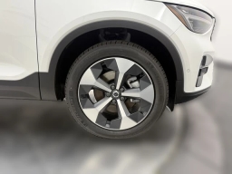 Volvo XC40 Plus B5 AWD 2026