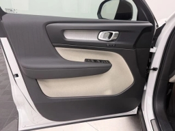 Volvo XC40 Plus B5 AWD 2026