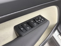 Volvo XC40 Plus B5 AWD 2026