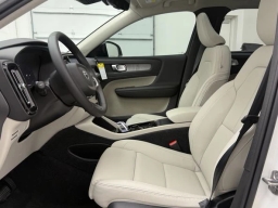 Volvo XC40 Plus B5 AWD 2026